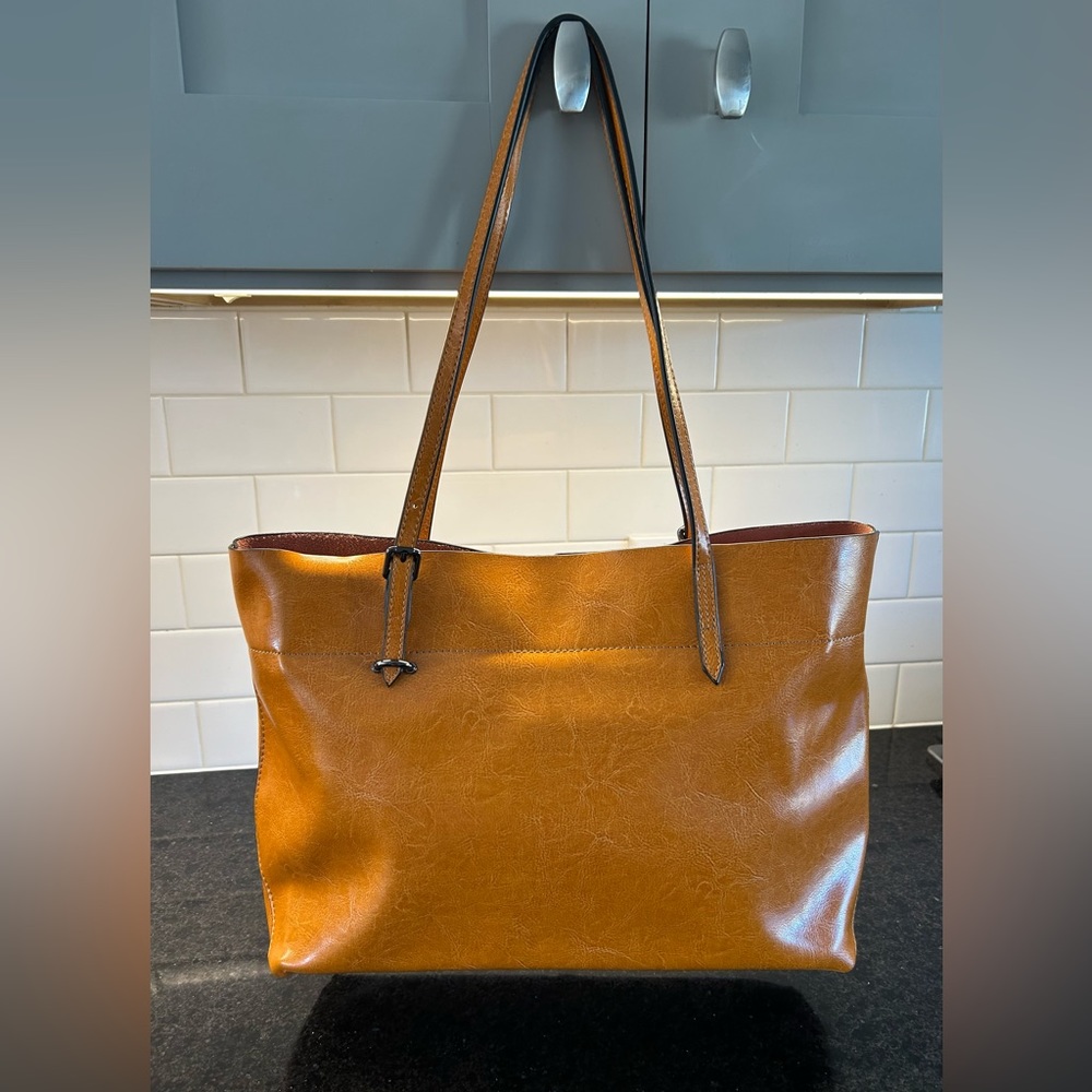 Gorgeous Camel colored PU bag, looks like leather